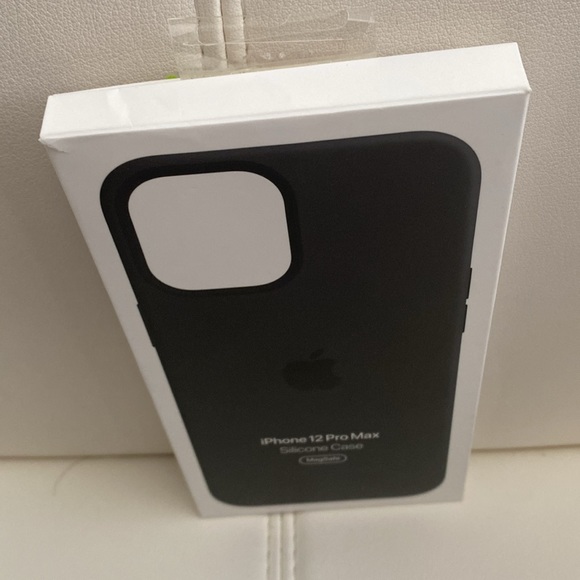 Apple Silicone Case with MagSafe for iPhone 12 mini - Midnight(New) - Picture 4 of 8